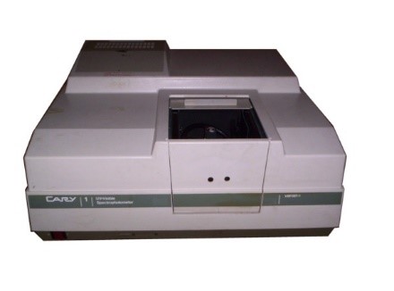 Double-beam UV-VIS-spectrophotometer